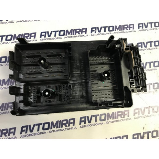Блок запобіжників Opel Astra J 2009-2015 13343766